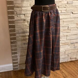 Flary skirt with belt.
